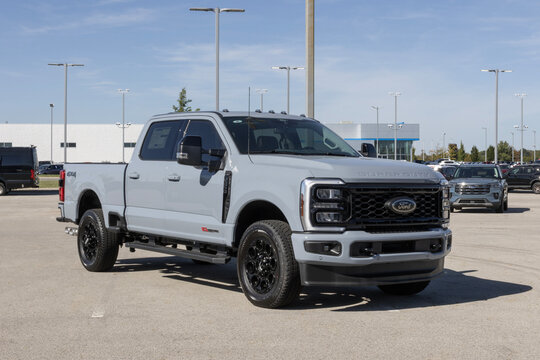 Ford F-250 Super Duty SRW 4X4 Crew Cab Lariat display. Ford offers the F250 with a 6.7L HO Power Stroke Diesel engine. MY:2026