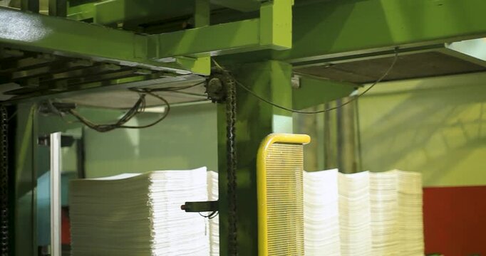 Pressing the paper pulp: The wet sheet is passed through heavy rollers.The production process at the Eucalyptus Pulp and Paper Mill.