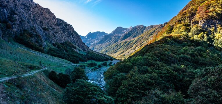 L&rsquo;autunno sta arrivando al Lago del Vej del Bouc, in Valle Gesso, tra stambecchi e camosci