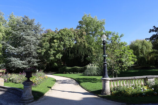 Les jardins de la mairie, parc de l'h&ocirc;tel de ville, parc public, ville d'Epernay, d&eacute;partement de la Marne, France
