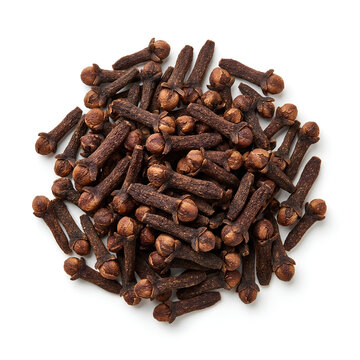 gried cloves isloated - 1