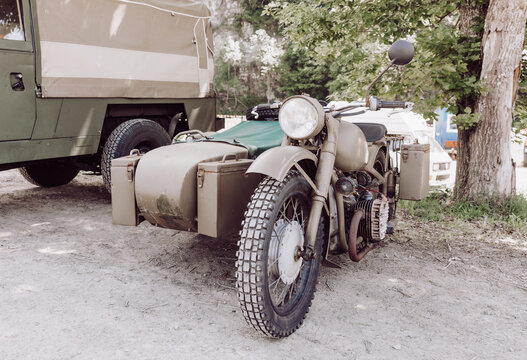 Altes Ural Motorrad mit Beiwagen auf einer Veeranstaltung in Schuld, Deutschland, am 23.05.2026
