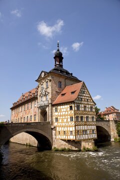 Historic town hall in the middle of the river Regnitz, historic centre, Bamberg, Upper Franconia, Bavaria, Germany