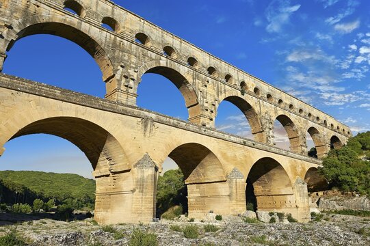 Roman aqueduct, Pont du Gard, Nimes, France