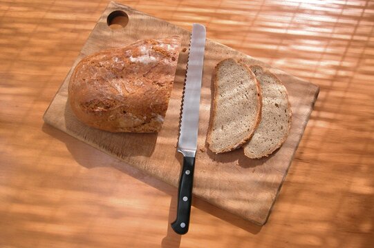 Cutting bread
