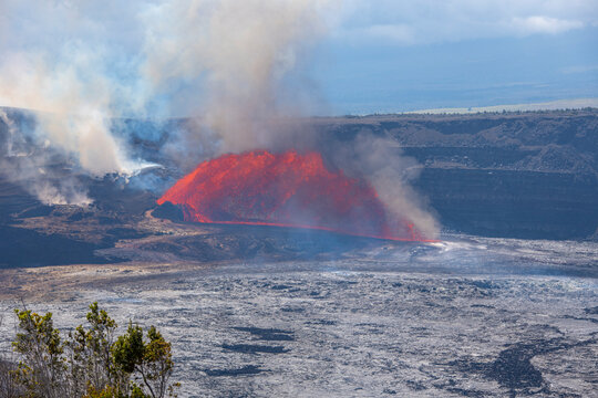 Kilauea volcano summit eruption inside the Halema'uma'u (Halemaumau) Crater during Episode 31 on Aug. 22, 2025 in Hawai'i Volcanoes National Park, Big Island, Hawai'i HI, USA.  