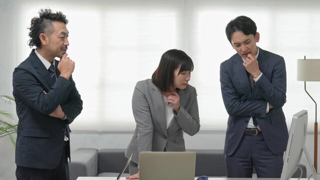 ビジネス会議をする男女