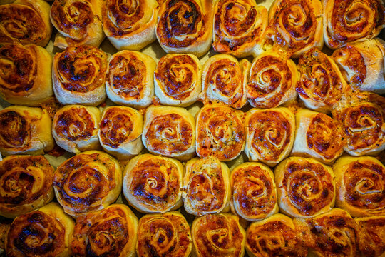 Small pizza pastry