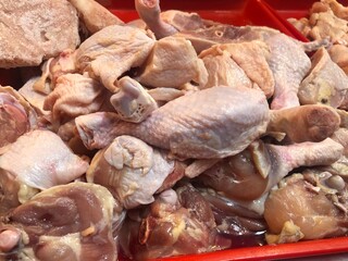 Different types of raw chicken meat © Sahwa