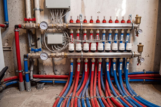 Underfloor heating manifold distributing pex pipes for radiant floor system