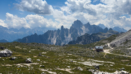 Fototapeta premium beautiful scenery of a mountain landscape under the sunlight