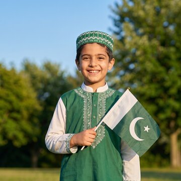 Peaceful and Proud Tribute to Pakistan Independence