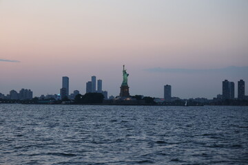 Distant View of the Statue of Liberty © 민우 진