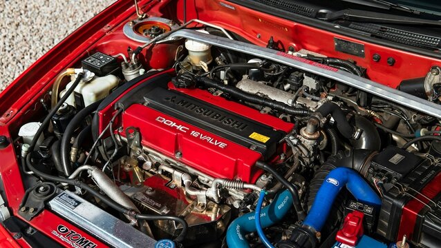Mitsubishi 4G63 engine DOHC 16 valve in red car