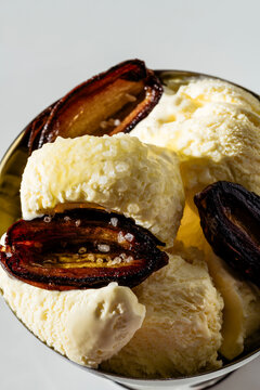 Ice cream with dates and olive oil