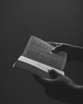 DEUS, Biblia, o criador do mundo e de todas as coisas, Bondoso amoroso e poderoso