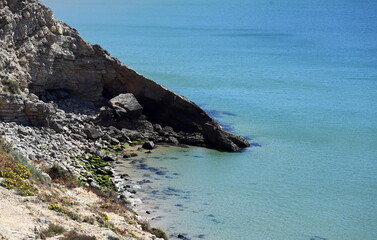 Felsentor an der Küste bei Sagres, Algarve © Fotolyse