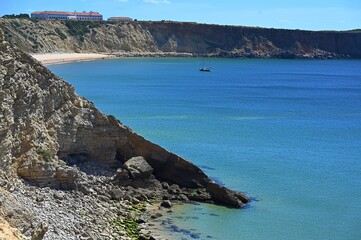 Felsentor an der Küste bei Sagres, Algarve © Fotolyse