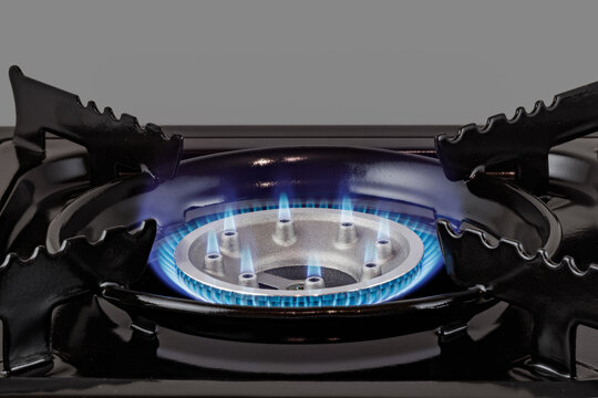 Black portable single burner gas stove with automatic ignition. Compact cooker for camping and outdoor cooking.