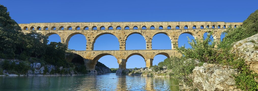 Roman aqueduct, Pont du Gard, Nimes, France