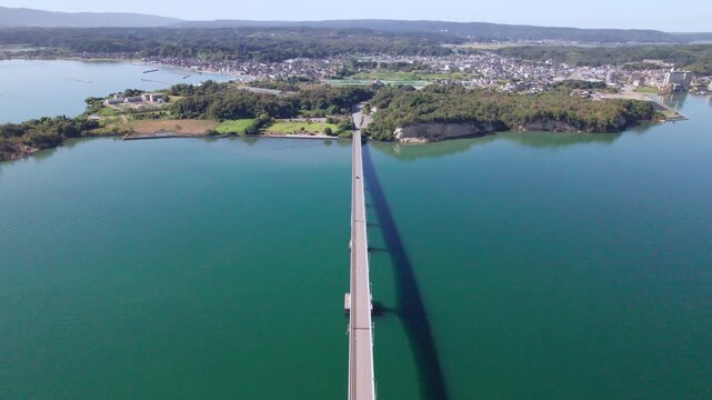 能登島大橋の真上を七尾方面へ前進する俯瞰空撮 / Overhead forward aerial of Notojima Bridge