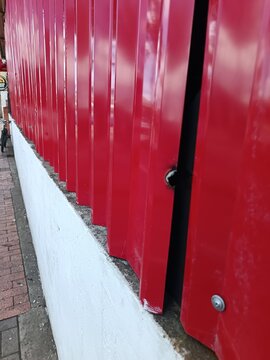 Soldadura suelta en teja roja
