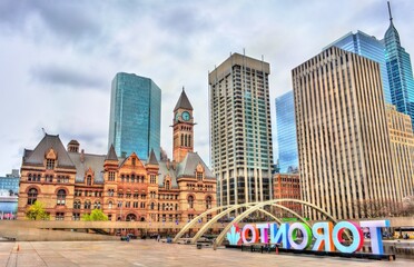 Fototapeta premium Nathan Phillips Square and Old City Hall of Toronto, Canada on May 2, 2017.