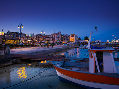 Italy, Sicily, Province of Palermo, Mondello, Harbour in the evening