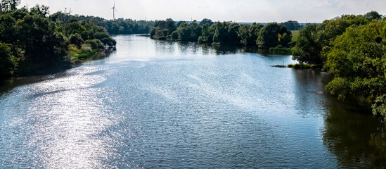 Panorama rzeki Odry w tle lekko pochmurna pogoda, błękit nieba zieleń przy brzegu, pora letnia, Odra w odcinku województwa Opolskiego © mbugajsky