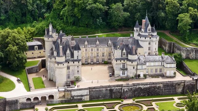 Ch&acirc;teau d&rsquo;Uss&eacute;, located in the Indre‑et‑Loire department of the Centre‑Val de Loire region in France, is a fairy‑tale Renaissance castle overlooking the Loire River.