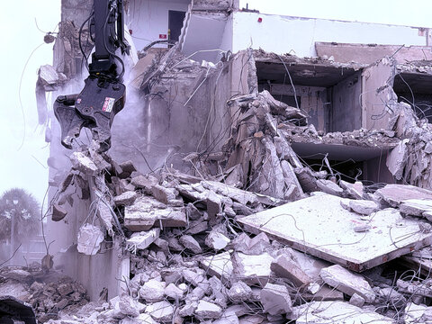SC MB Grapple Biting a Wall H 2026