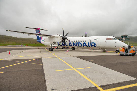 TF-FXI is a De Havilland Canada DHC-8-402Q Dash 8 operated by Icelandair