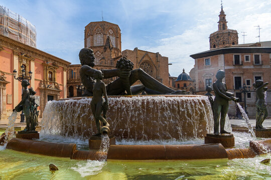 Turia-Brunnen auf der Plaza de la VIrgen in Valencia, Spanien