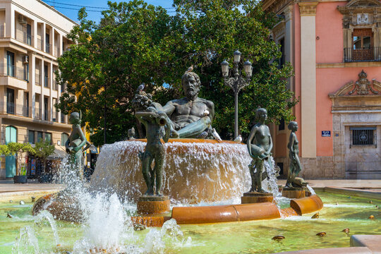 Turia-Brunnen auf der Plaza de la VIrgen in Valencia, Spanien