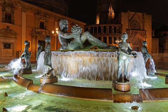 Turia-Brunnen auf der Plaza de la VIrgen in Valencia, Spanien