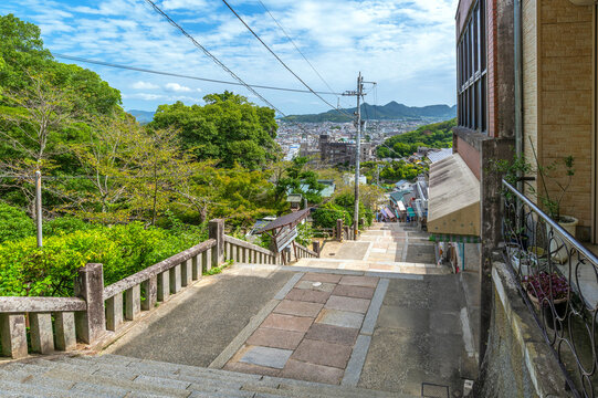 【香川県琴平町】金刀比羅宮（ことひらぐう）への参道には、レトロな魅力あふれる町並みが広がっています。