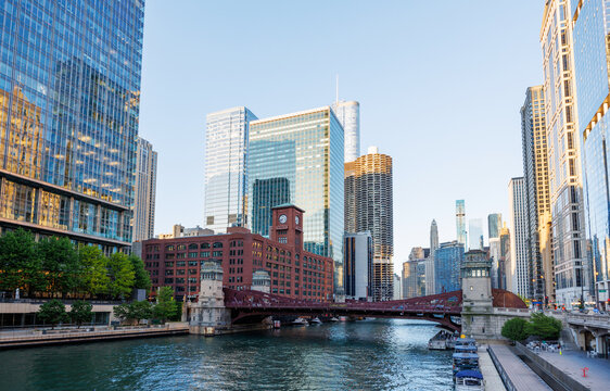 Scenic view of downtown Chicago during sunset