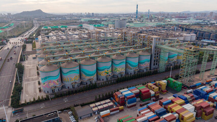 High‑angle top‑down view of large grain silos, neatly arranged grain storage silos and conveying equipment © Zhaorui