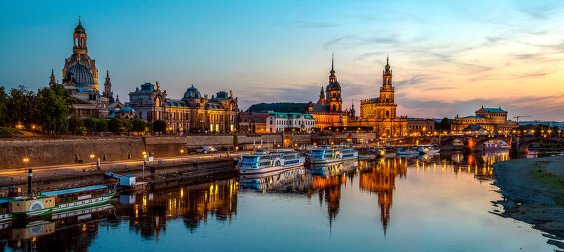  Dresden city skyline at Elbe river and Augustus Bridge at sunset , Dresden, Saxony, Germany. Panoramic evening view of Dresden.