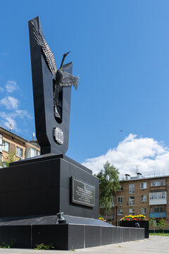 Low angle view of crane sculpture at disaster memorial in Ukhta, Komi Republic