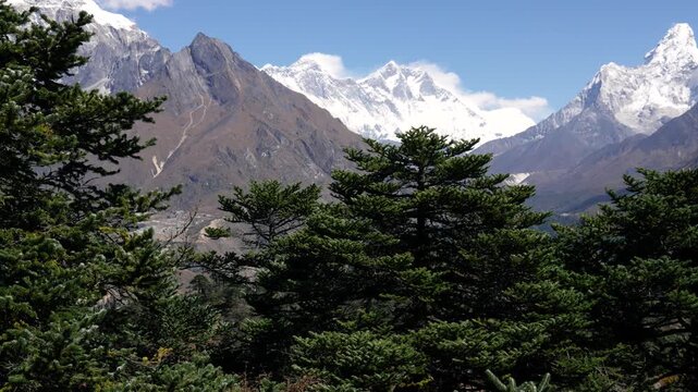 Majestic view mount everest, lhotse and ama dablam peaks from tengboche trail, revealing breathtaking of himalayas in sagarmatha national park nepal. High mountains with glaciers in sunny weather