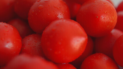 Ripe cherry tomatoes with refreshing water drops, showcasing organic freshness and healthy nutrition © Volodymyr_sh