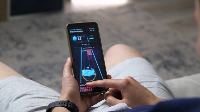 Player guides a futuristic squad through multiplier gates and rival zones on a smartphone, highlighting tactical choices, progression and fast mobile gameplay.
