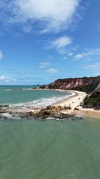 Voo a&eacute;reo de afastamento da Praia de Tabatinga e fal&eacute;sias no Conde