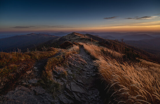 Hiking trail between Halicz and Rozsypaniec at sunset
