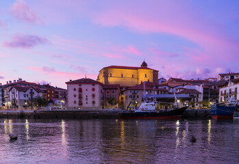 Obraz premium Dusk twilight over Orio coastal fishing village harbor and estuary in Basque Country Spain