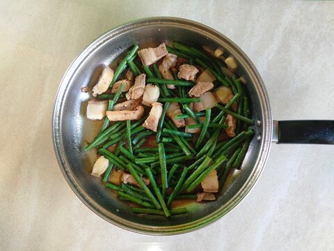 String Beans Adobo with Pork &mdash; Adobong Sitaw in Pan