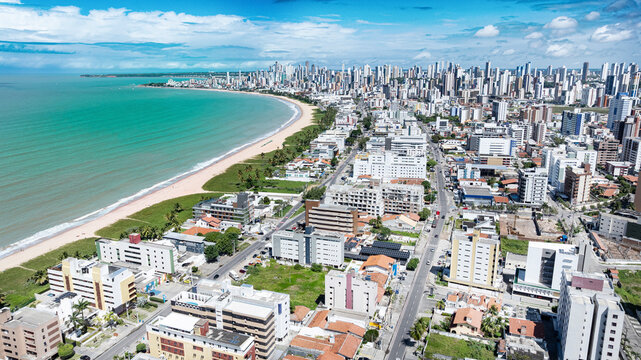 The Tamba&uacute; neighborhood is famous for its urban beach, Tamba&uacute; Beach with crystal clear waters and white sand, with tourist infrastructure, hotels, restaurants and shops. Jo&atilde;o Pessoa. Brazil, 2025
