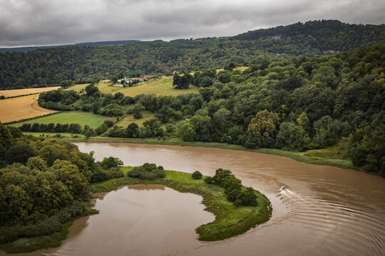 Wintour's Leap scenic river meander and green valley landscape from above