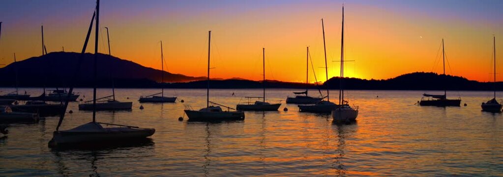  Anamorphic Lens - Fantastic sunrise over the port of Lesa